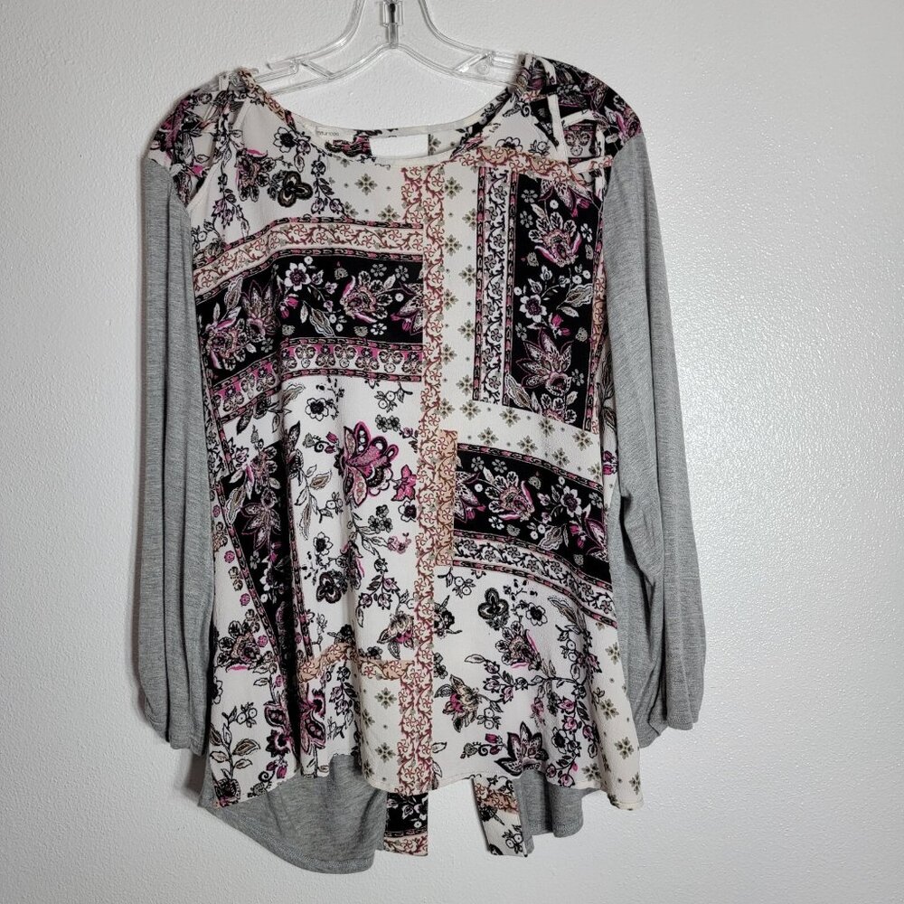 Maurices Floral Top Size XXL Peek a boo Shoulder Split Back Lightweight Stretch‎